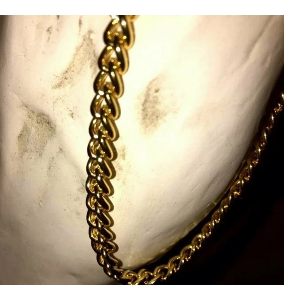 Gold Chain Bracelet, Heavy 18kt Goldtone, Unisex 8 in Looks True